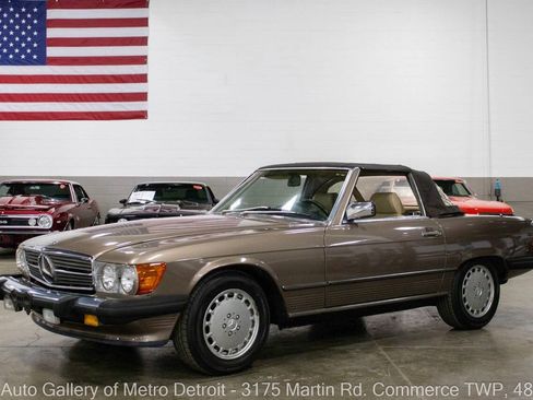 Used 1987 Mercedes-Benz 560 SL image 4