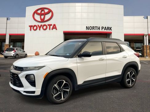 Used 2021 Chevrolet TrailBlazer RS w/ Technology Package FWD image 1