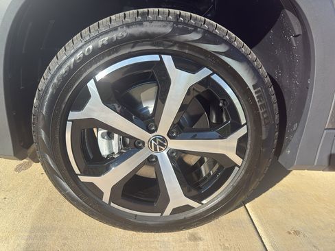 New 2026 Volkswagen Tiguan SE image 16