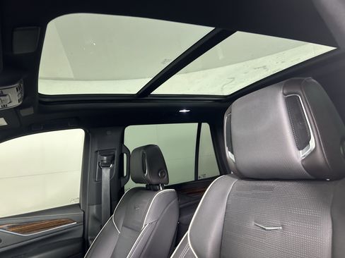 Used 2023 Cadillac Escalade Premium Luxury image 7