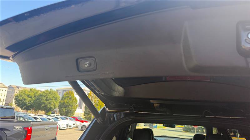Used 2016 Ford Explorer Limited w/ Equipment Group 301A FWD image 13