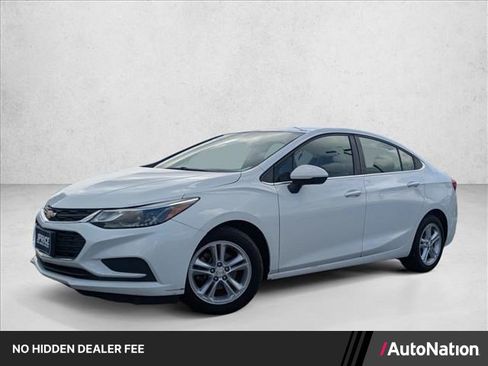 Used 2018 Chevrolet Cruze LT FWD image 1