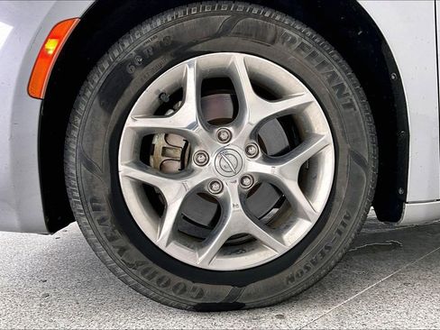 Used 2018 Chrysler Pacifica Limited image 11