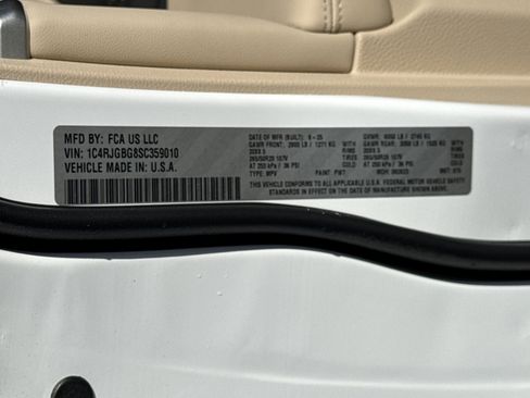 New 2025 Jeep Grand Cherokee Limited w/ Luxury Tech Group II RWD image 34