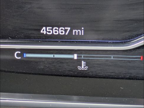 Used 2024 Chevrolet Suburban LT w/ Luxury Package AWD/4WD image 24