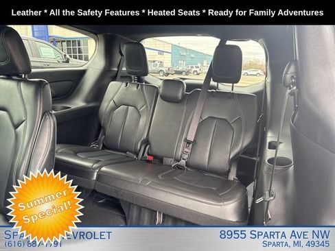 Used 2025 Chrysler Pacifica Select FWD image 24