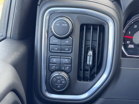 Used 2022 Chevrolet Silverado 2500 LTZ w/ LTZ Convenience Package image 36