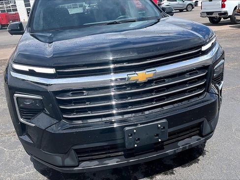 Used 2024 Chevrolet Traverse LT AWD/4WD image 3