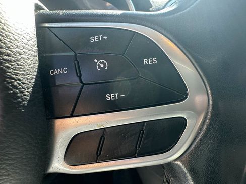 Used 2019 Chrysler 300 Touring w/ Sport Appearance Package RWD image 16