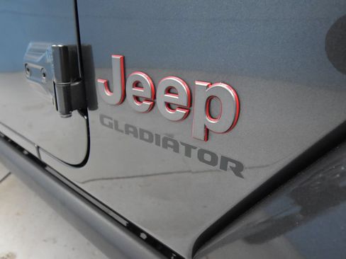 Used 2021 Jeep Gladiator Rubicon AWD/4WD image 39