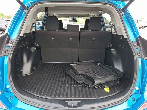 Used 2018 Toyota RAV4 XLE AWD/4WD image 29