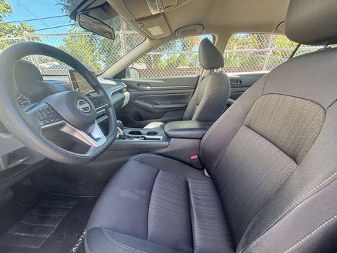 Used 2025 Nissan Altima 2.5 SV FWD image 24