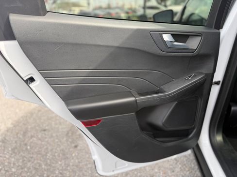 Used 2021 Ford Escape SE image 22