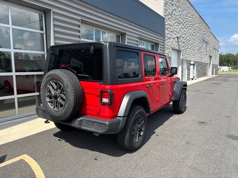 Used 2025 Jeep Wrangler Unlimited Sport AWD/4WD image 3