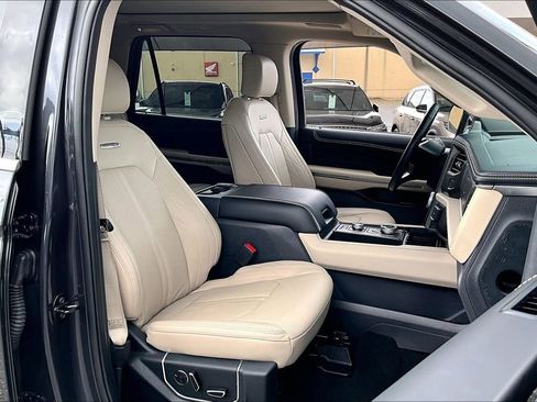 Used 2024 Ford Expedition Platinum AWD/4WD image 10