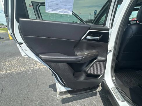 Used 2025 Mitsubishi Outlander SE FWD image 12