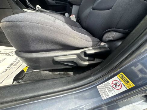 Used 2015 Toyota Corolla LE FWD image 12