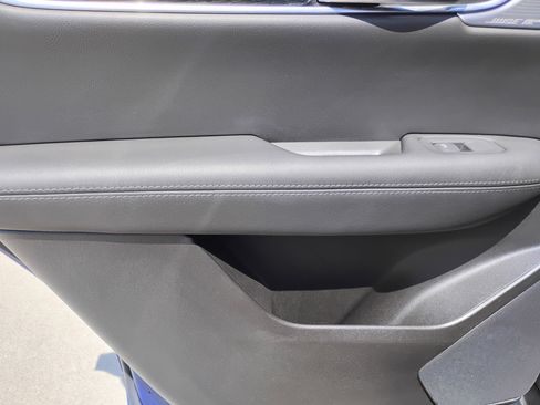 Used 2025 Cadillac XT5 Premium Luxury image 21