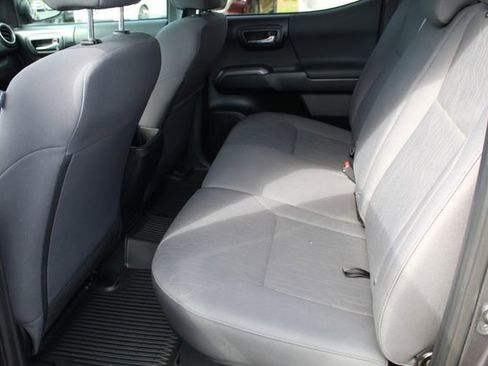 Used 2019 Toyota Tacoma TRD Off-Road AWD/4WD image 14