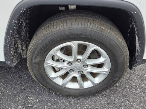 Certified 2021 Jeep Grand Cherokee Laredo w/ Security & Convenience Group image 15