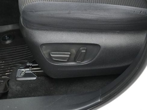 Used 2021 Toyota Highlander LE image 20