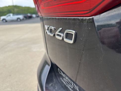 Used 2024 Volvo XC60 B5 Plus AWD/4WD image 9