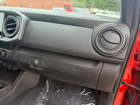 Used 2018 Toyota Tacoma TRD Sport w/ Technology Package AWD/4WD image 22