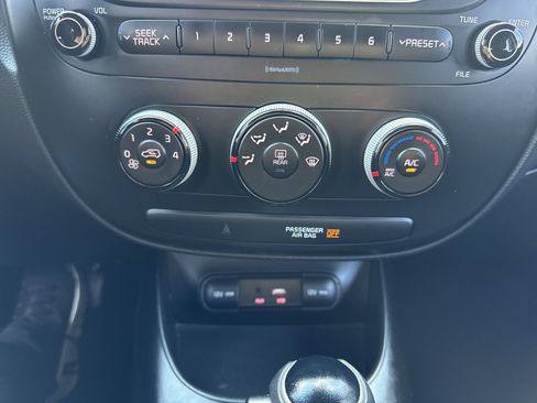 Used 2018 Kia Soul FWD image 18