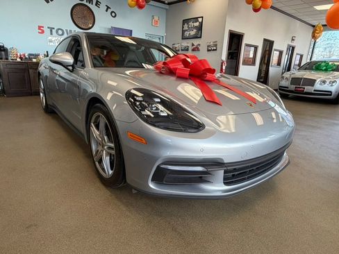 Used 2019 Porsche Panamera 4 image 4