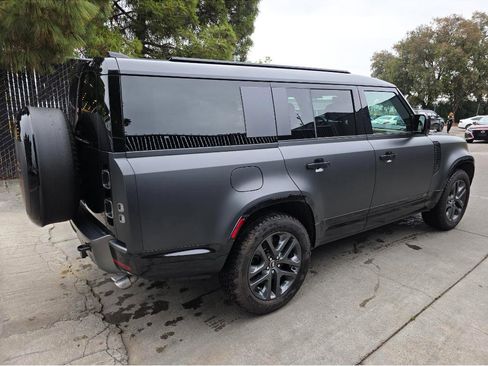 Used 2025 Land Rover Defender 130 V8 AWD/4WD image 6