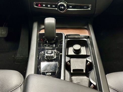 Used 2023 Volvo XC60 B5 Plus AWD/4WD image 27