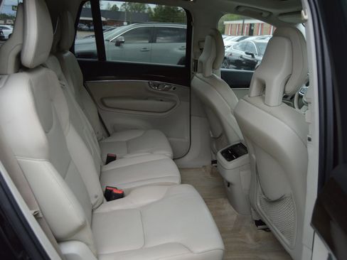 Used 2016 Volvo XC90 T6 Momentum w/ Momentum Plus Package image 21