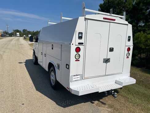 Used 2017 Ford E-350 and Econoline 350 Super Duty RWD image 7