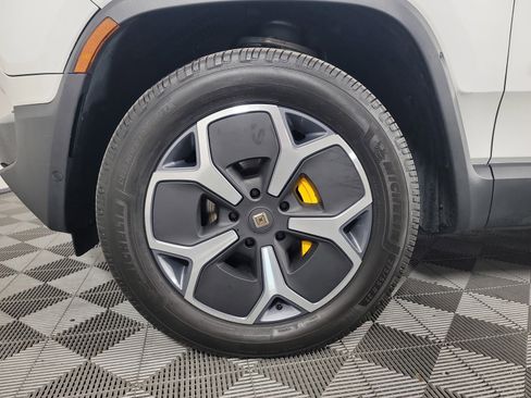 Used 2024 Rivian R1S Adventure image 9