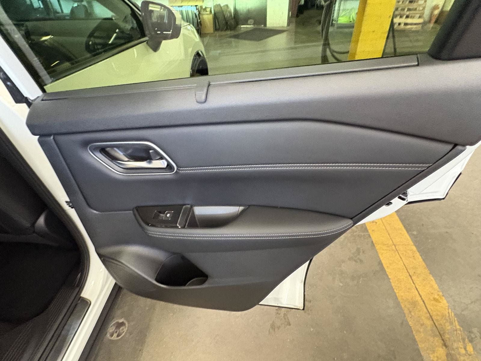 Used 2026 Nissan Rogue Platinum w/ Tech Package AWD/4WD image 17