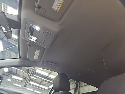 Used 2023 GMC Acadia SLE image 29