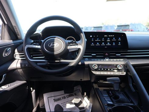 New 2026 Hyundai Elantra Limited FWD image 21