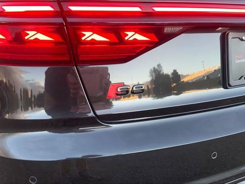 Certified 2022 Audi S8 image 8