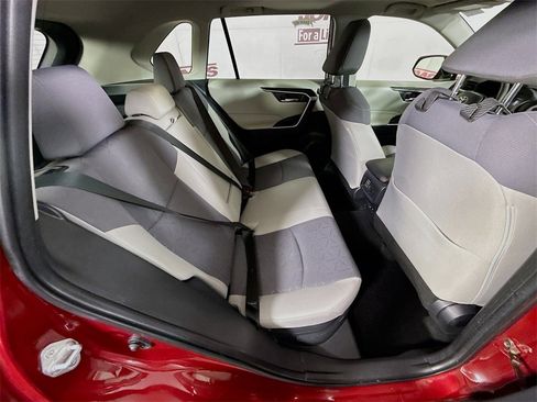 Certified 2021 Toyota RAV4 XLE image 31