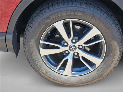 Used 2018 Toyota RAV4 XLE FWD image 6