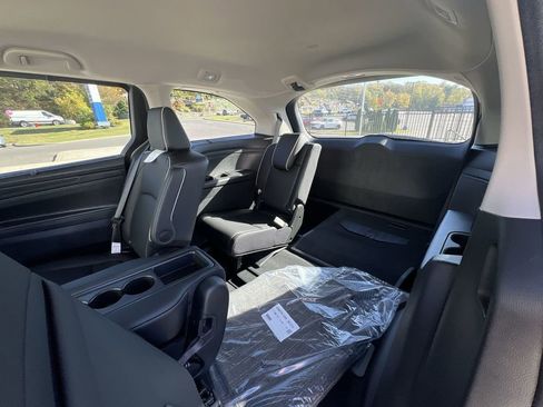 New 2026 Honda Odyssey Touring image 25