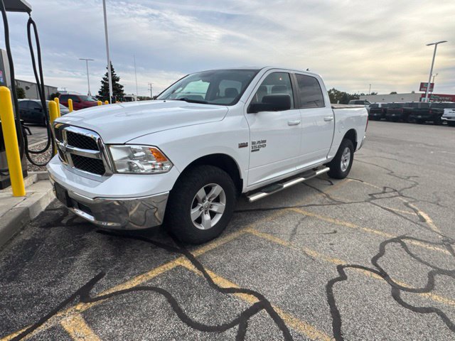 Used 2019 RAM 1500 Classic SLT w/ Luxury Group AWD/4WD image 2