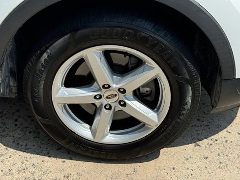 Used 2018 Ford Explorer XLT w/ Equipment Group 202A FWD image 33