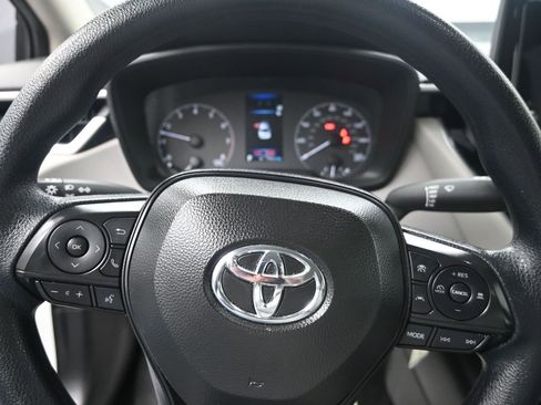 Used 2025 Toyota Corolla LE image 15