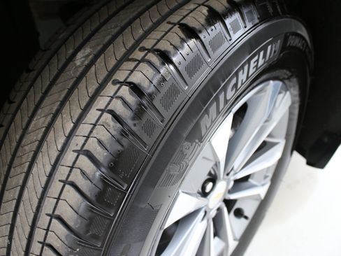 Used 2025 Chevrolet Equinox LT w/ Convenience Package II image 35