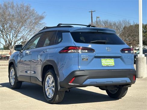 Used 2026 Toyota Corolla Cross LE image 3