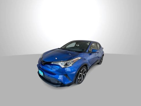 Used 2019 Toyota C-HR XLE FWD image 4