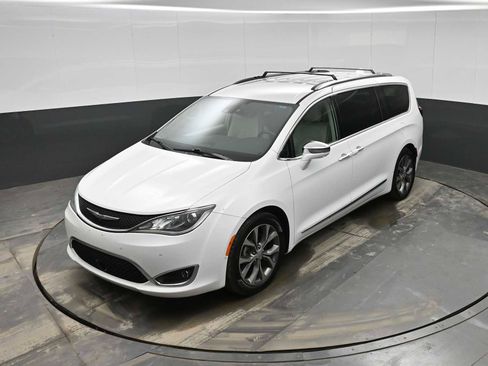 Used 2017 Chrysler Pacifica Limited w/ UConnect Theater Package image 24