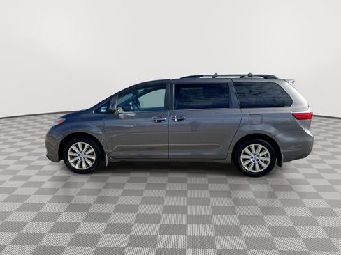 Used 2015 Toyota Sienna LE image 5