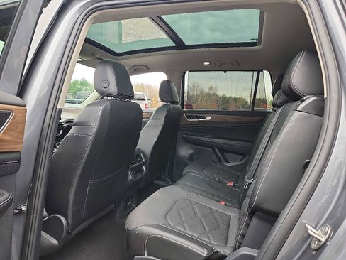 Used 2024 Volkswagen Atlas SE image 10